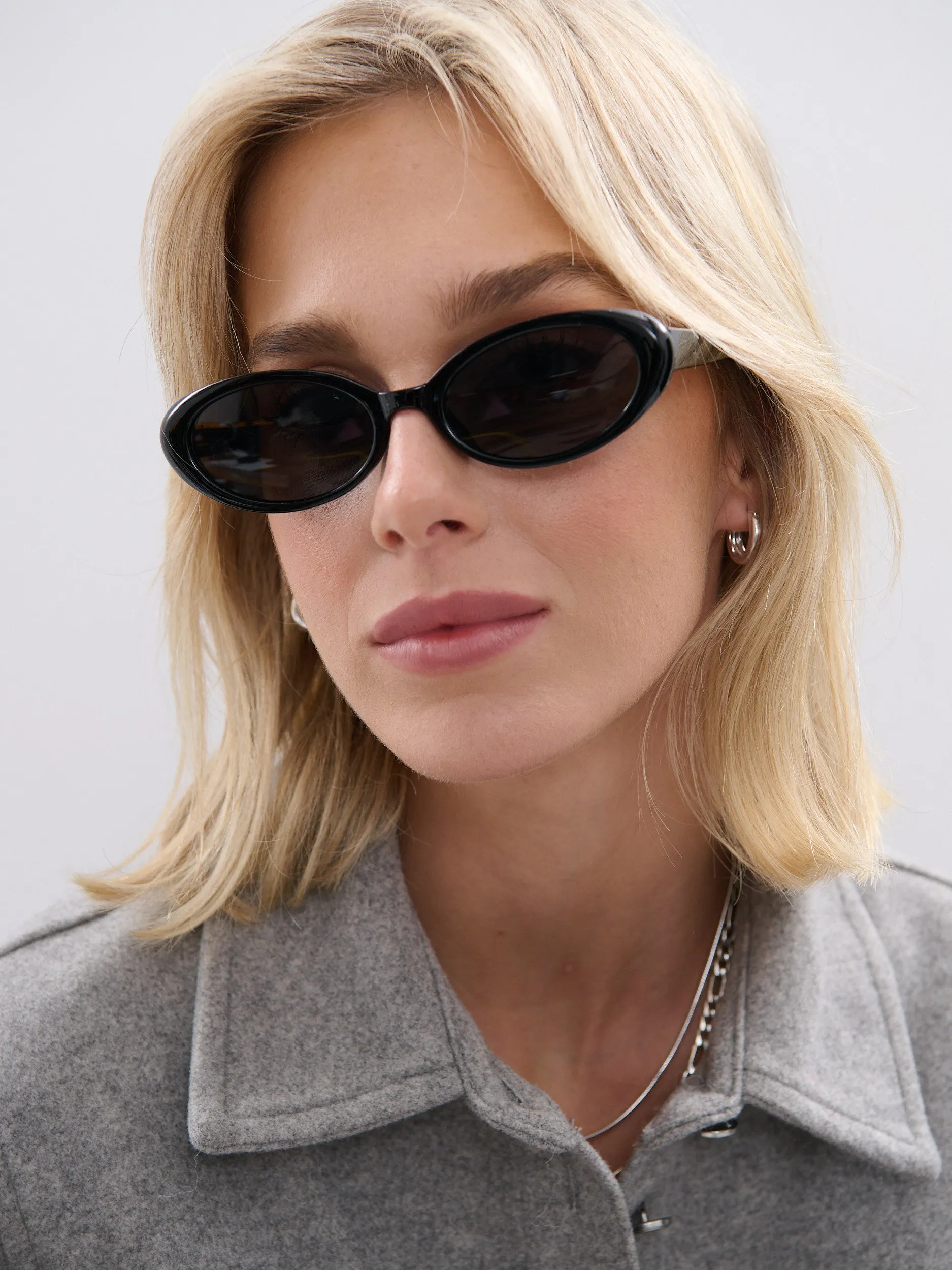 Anderson Oval Frame Sunglasses in Black