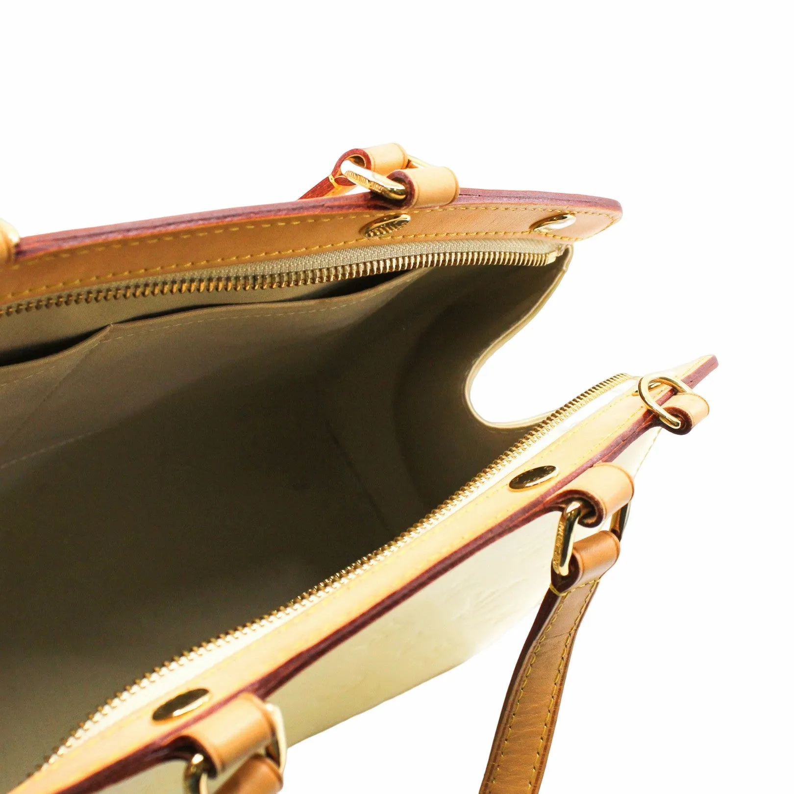 BREA HANDBAG MONOGRAM VERNIS MM NEUTRAL BEIGE