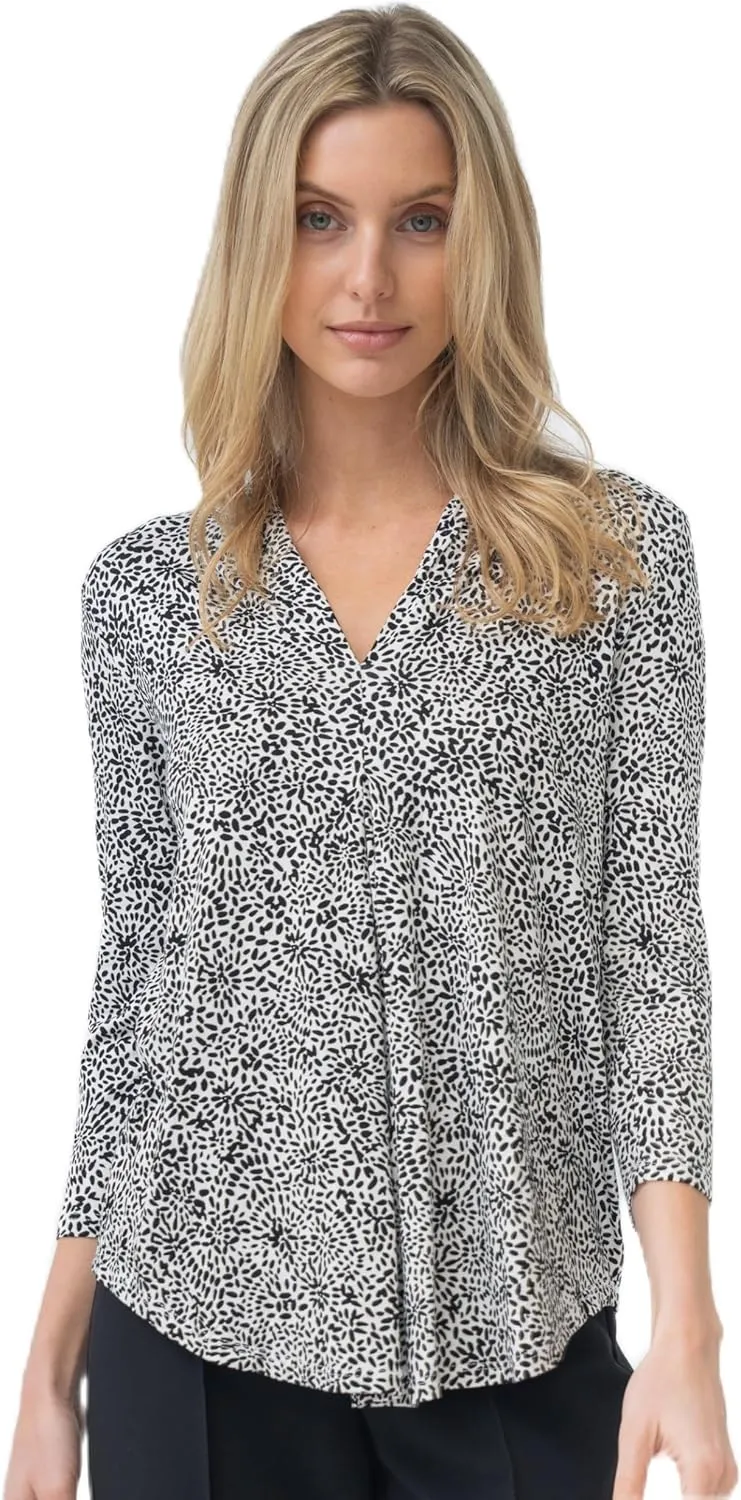 Cable & Gauge 3/4 Sleeve V-Neck Patterned Inverted Pleat Top