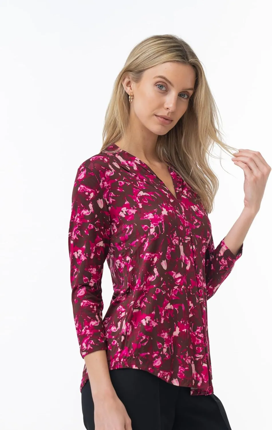 Cable & Gauge 3/4 Sleeve V-Neck Patterned Inverted Pleat Top