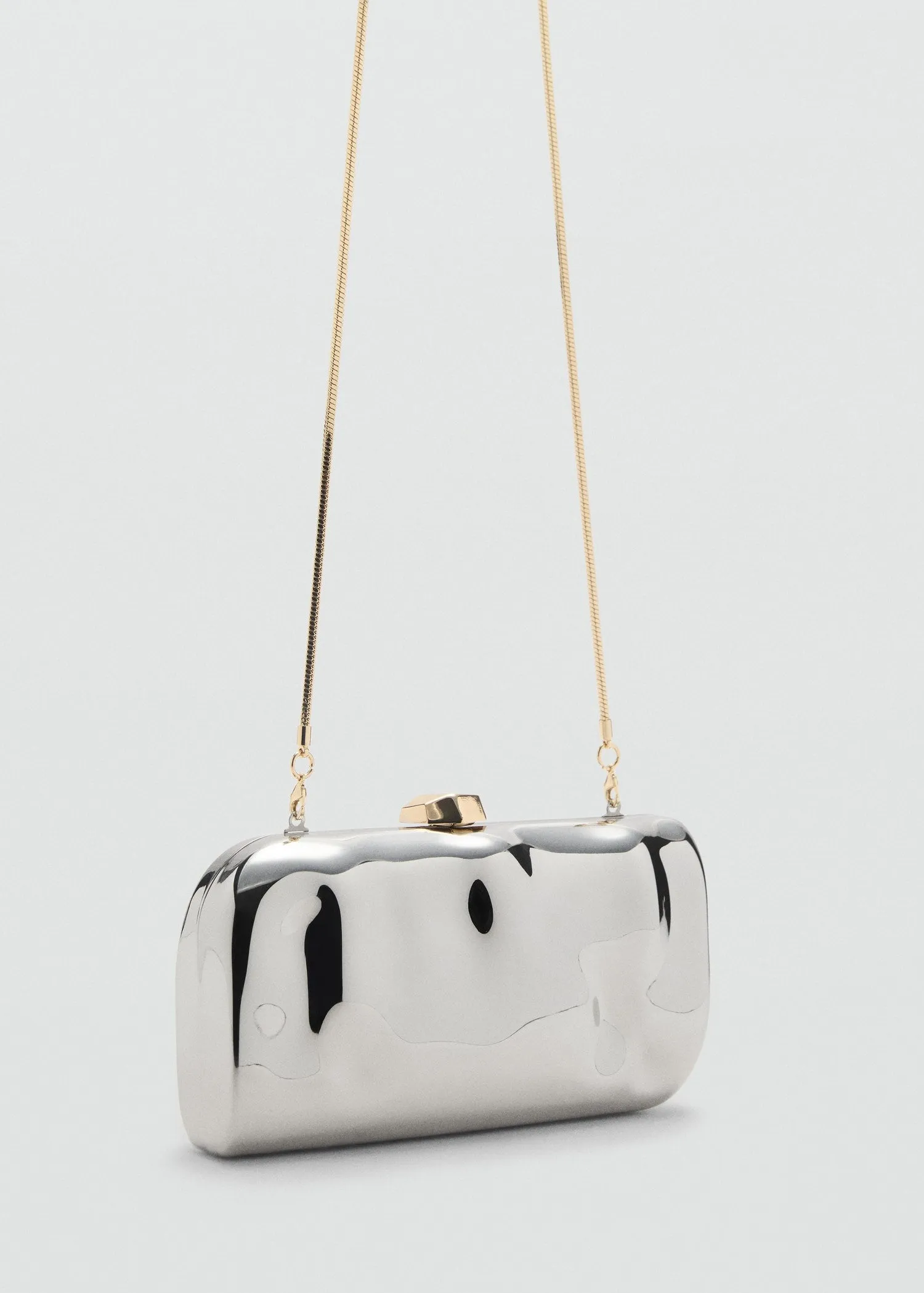 Chain clutch bag