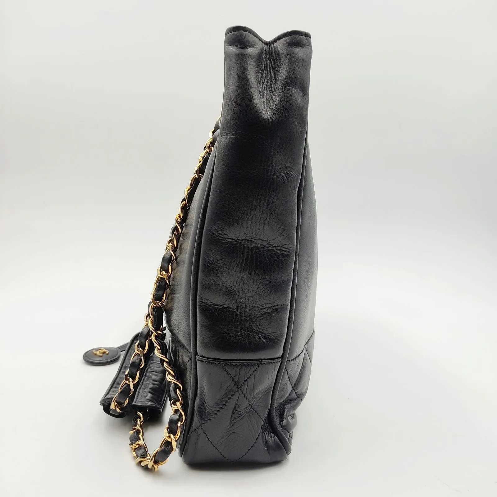 CHANEL Tote shoulder bag in black leather