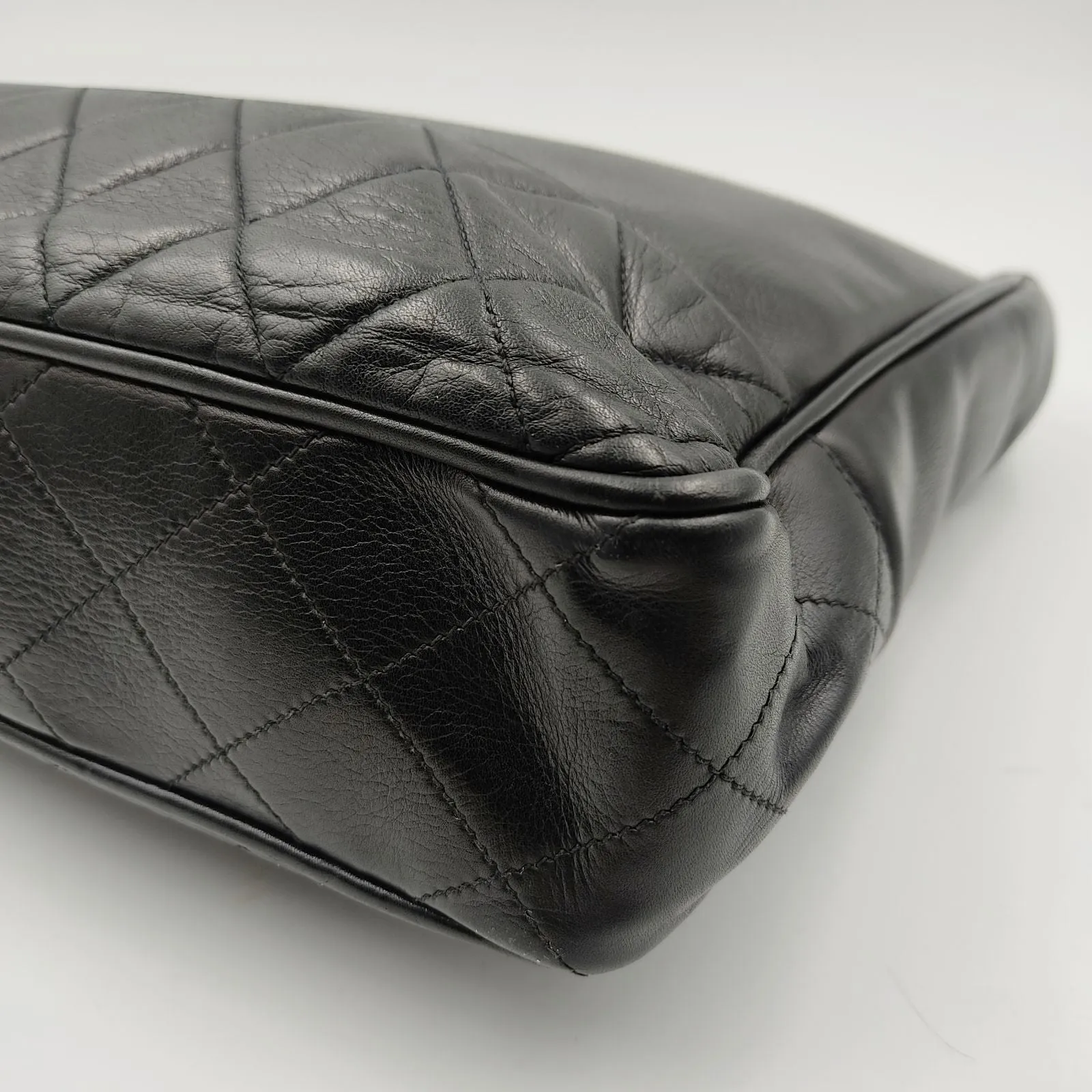 CHANEL Tote shoulder bag in black leather