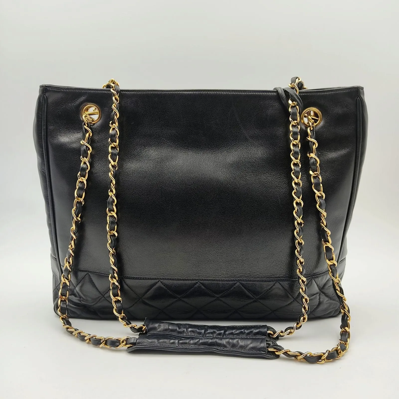 CHANEL Tote shoulder bag in black leather