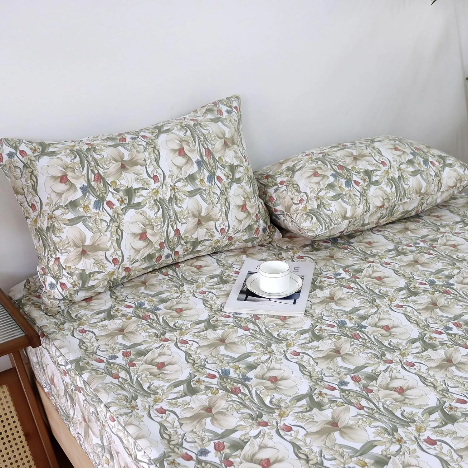 Helthep Floral Sheet Set Full, 100% Cotton Red Rose Printed Sheet White Boho Flower Pattern Sheets with 17.5" Deep Pocket, 4Pcs Botanical Luxury Percale Vintage Shabby Bedding Set for Full