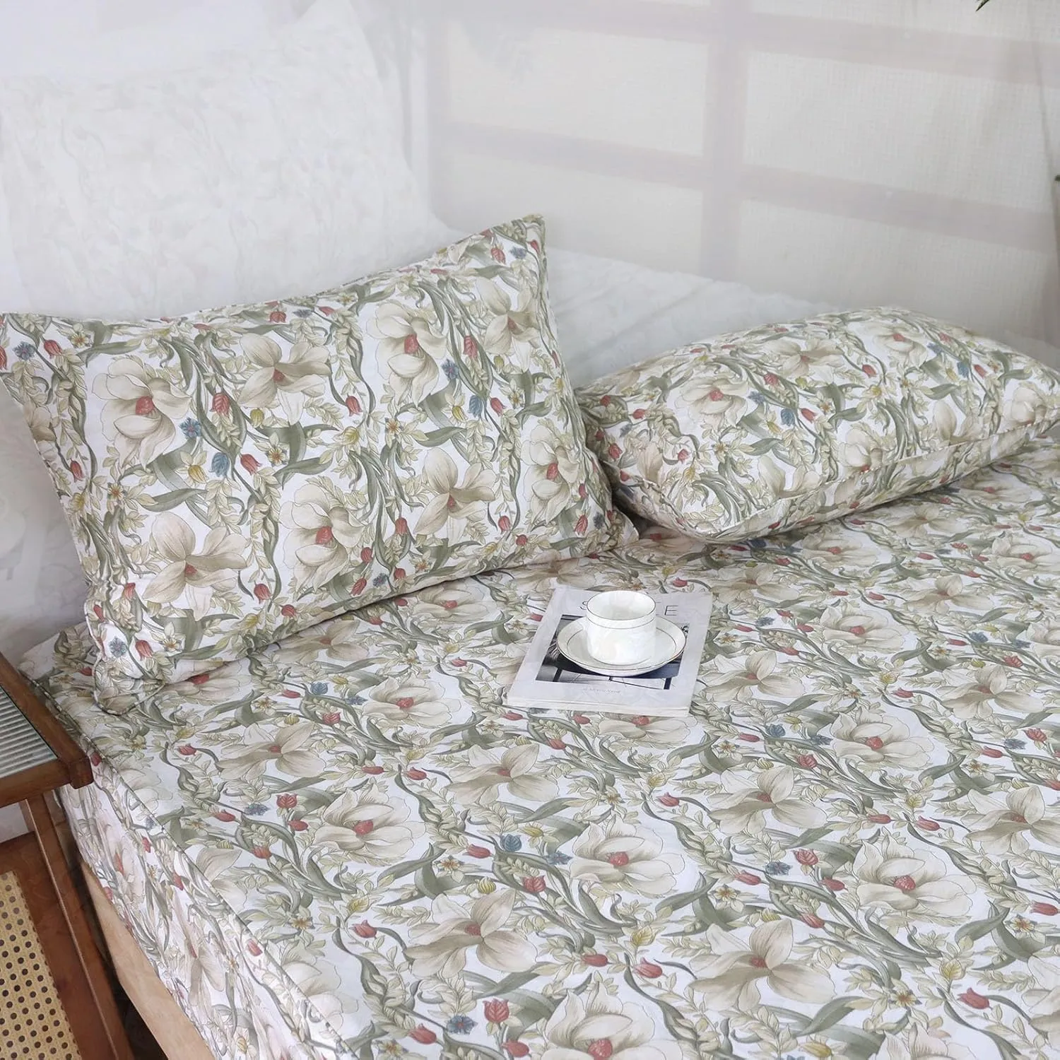 Helthep Floral Sheet Set Full, 100% Cotton Red Rose Printed Sheet White Boho Flower Pattern Sheets with 17.5" Deep Pocket, 4Pcs Botanical Luxury Percale Vintage Shabby Bedding Set for Full