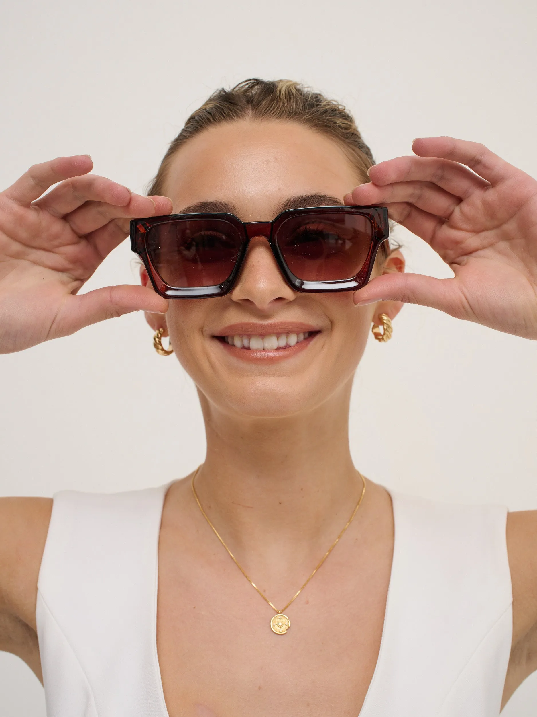 Jury Rectangular Sunglasses in Brown