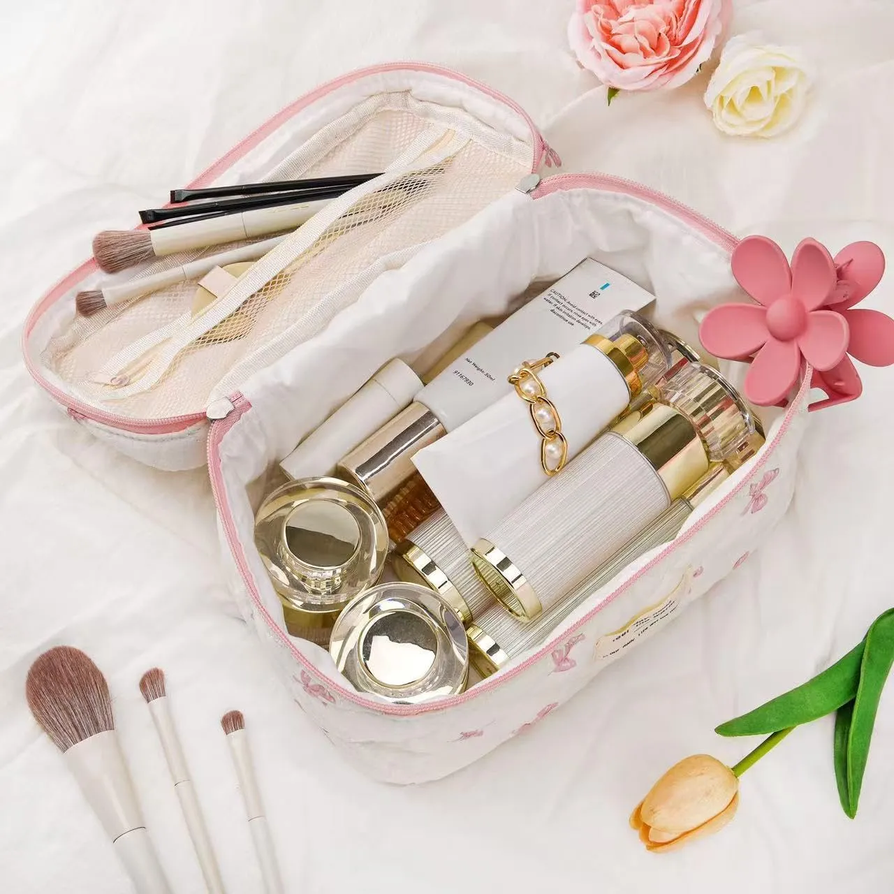 Large Travel Quilted Makeup Bag，Cute Bow Cotton cosmetic bag, Fashionable aesthetic makeup bag,Coquette Aesthetic Floral Travel Toiletry Bag for Women and Girls