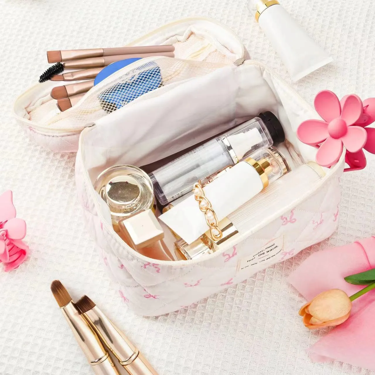 Large Travel Quilted Makeup Bag，Cute Bow Cotton cosmetic bag, Fashionable aesthetic makeup bag,Coquette Aesthetic Floral Travel Toiletry Bag for Women and Girls