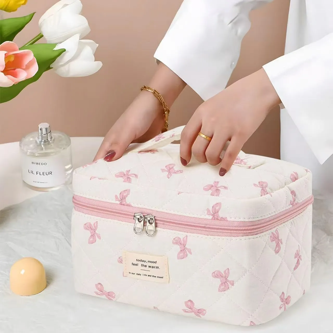 Large Travel Quilted Makeup Bag，Cute Bow Cotton cosmetic bag, Fashionable aesthetic makeup bag,Coquette Aesthetic Floral Travel Toiletry Bag for Women and Girls