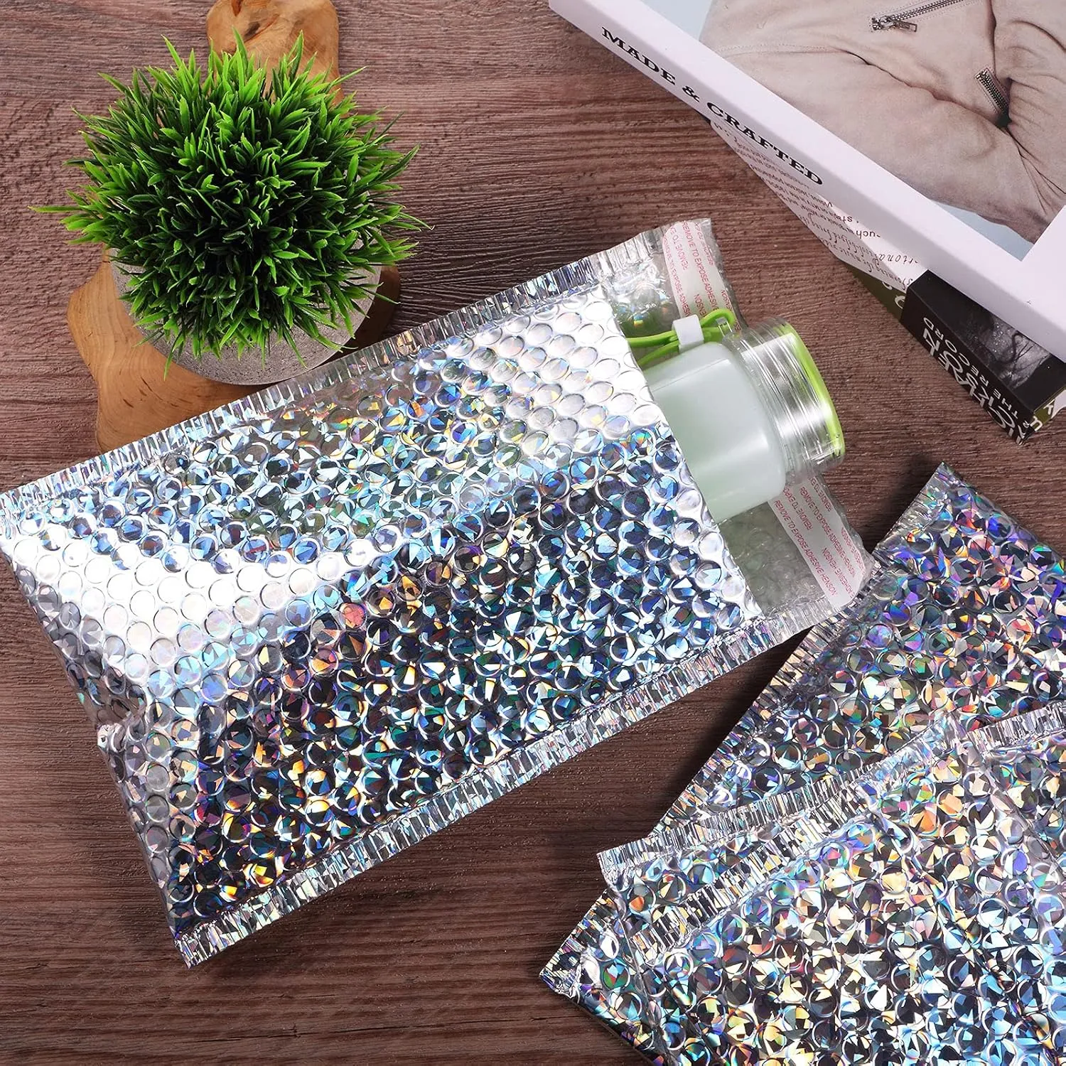 Outus 50 Pieces Metallic Padded Bubble Mailers Delivery Poly Mailers Foil Glitter Padded Envelopes Adhesive Seal Closure Envelopes Delivery Bags for Mailing Packing(Glitter Silver)
