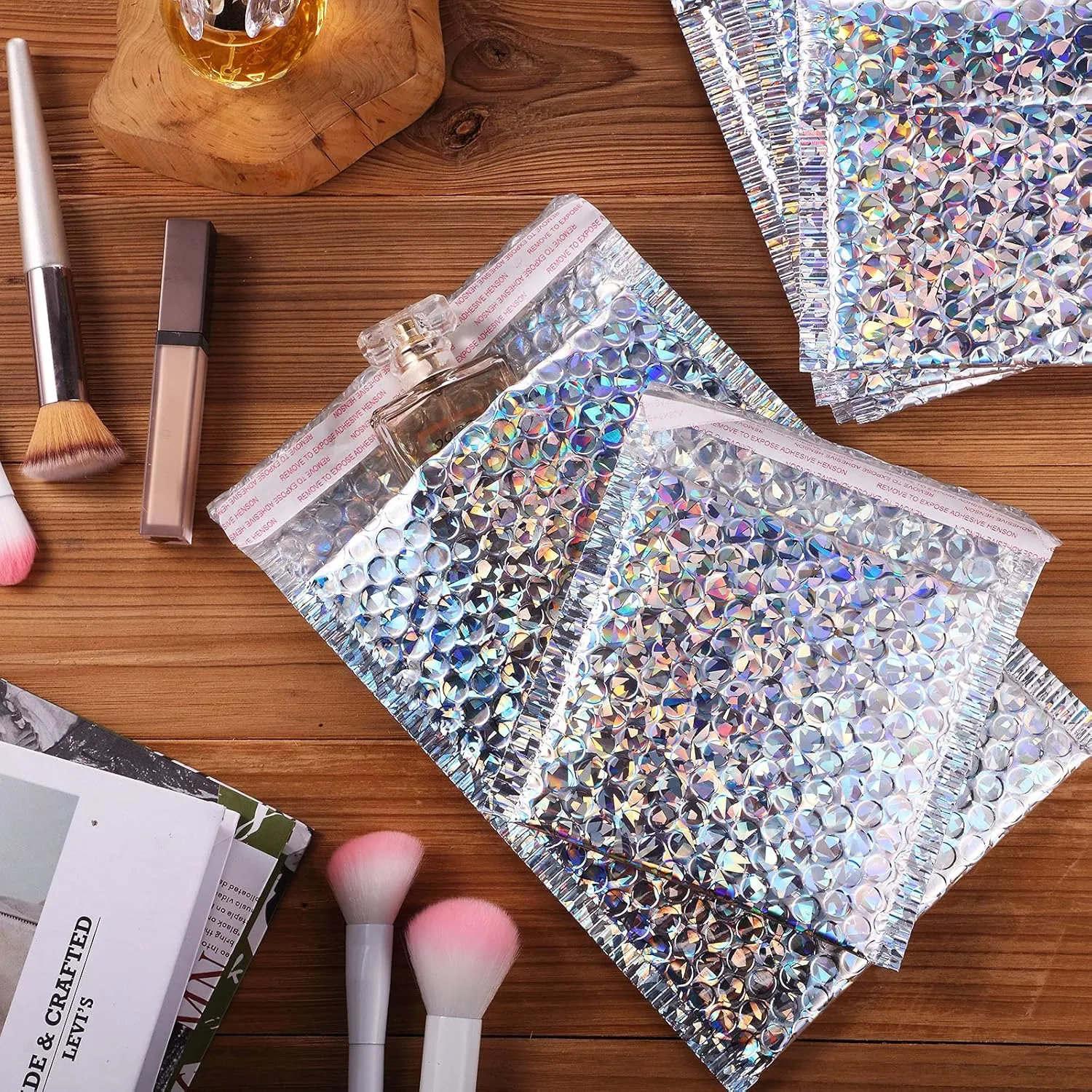 Outus 50 Pieces Metallic Padded Bubble Mailers Delivery Poly Mailers Foil Glitter Padded Envelopes Adhesive Seal Closure Envelopes Delivery Bags for Mailing Packing(Glitter Silver)